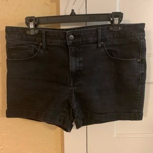 Ava & Viv midi black shorts